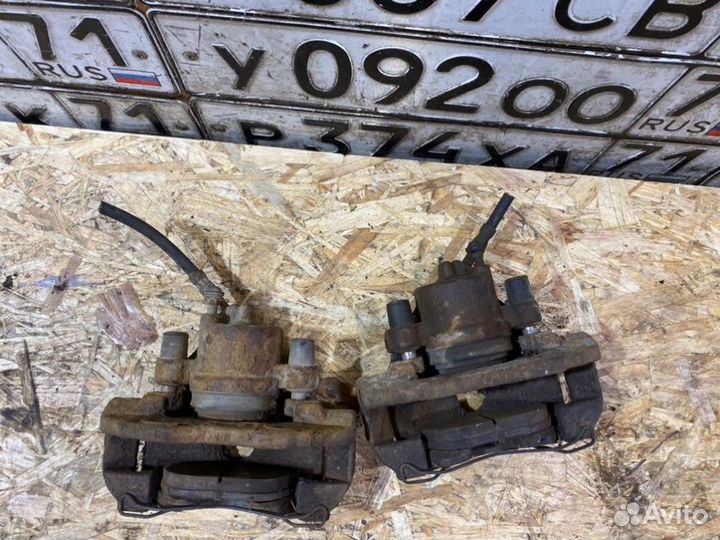 Суппорт передний Ford Focus универсал 1.8 2006