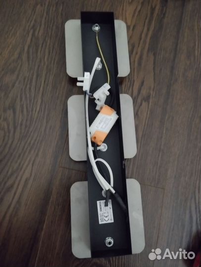 Продам потолочный светильник