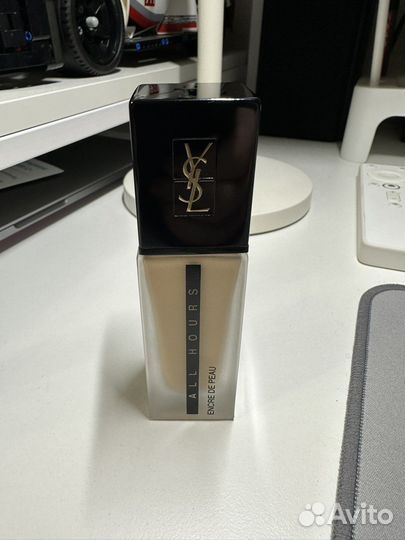 Тональная основа Yves Saint Laurent