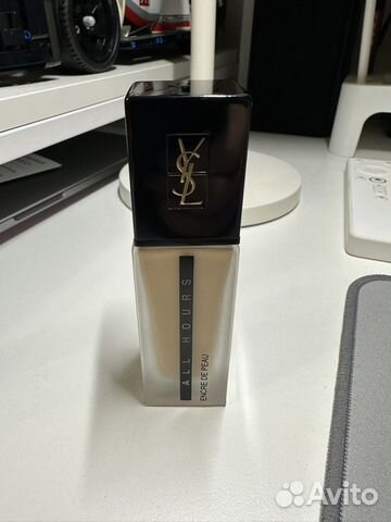 Тональная основа Yves Saint Laurent