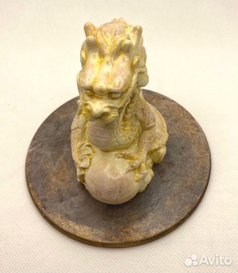 Сувенир статуэтка дракон золотой с яйцом 9х8х6см