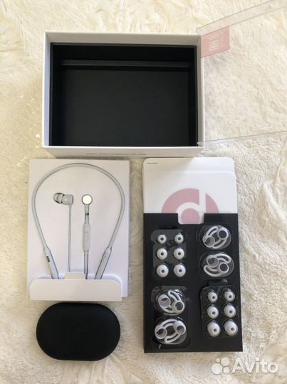 Беспроводные наушники Beats X Silver