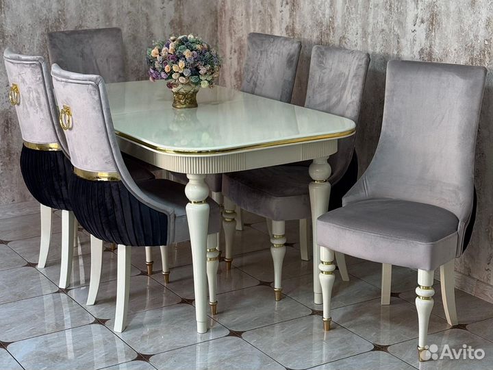 Кухонный стол и стулья