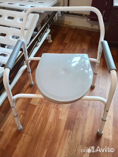 Кровать для лежачих больных, стул-туалет