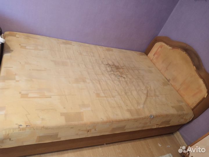Кровать