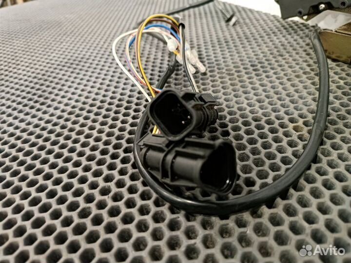 Замок боковой двери левый Man Tgx