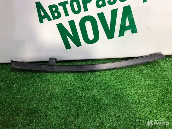 Направляющая стекла двери задняя правая Nissan