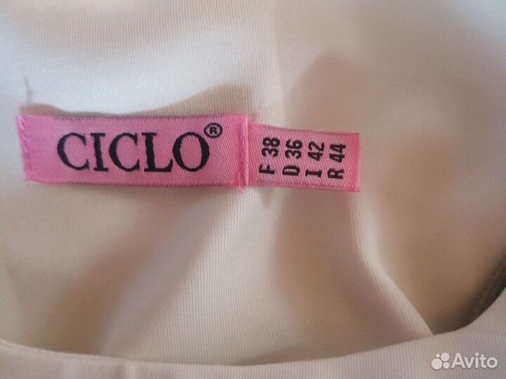 Красивое женское платье