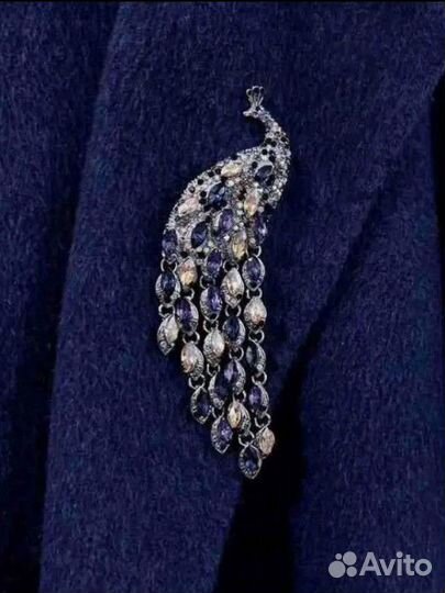 Брошь павлин