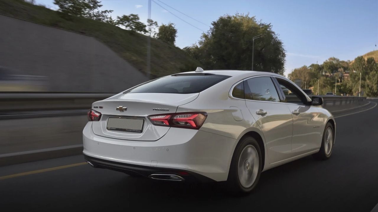 Chevrolet Malibu: фото владельца