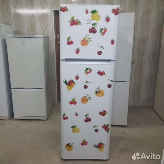 Холодильник системой no frost в идеальном состоя