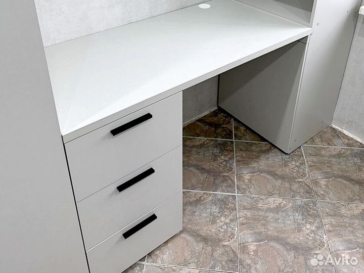 Рабочая зона у окна в рассрочку