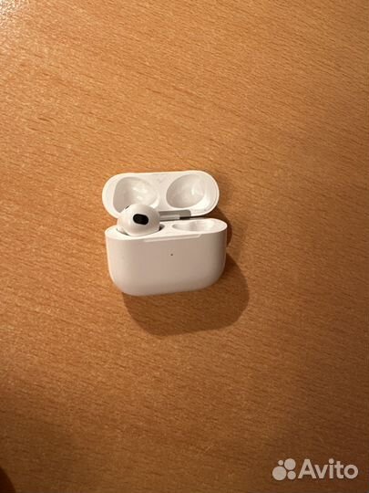 Левый наушник airpods 3 и кейс