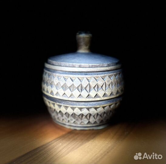 Горшок кубышка из дуба резная деревянная б/у