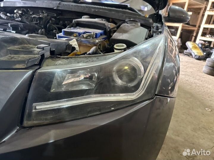 Фара Chevrolet Cruze седан 1.6 F16D3 2010