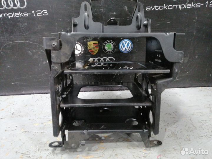 Кронштейн электронных блоков Audi A4 B8 cala 2008