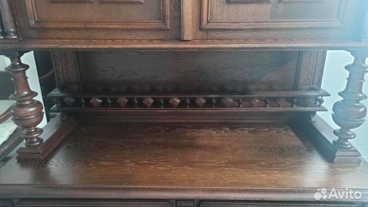 Буфет антикварный в стиле ренессанс