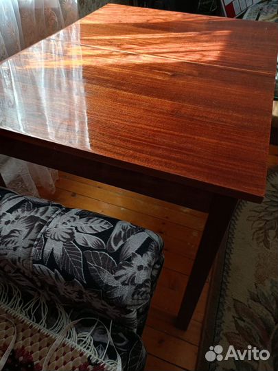 Стол деревянный