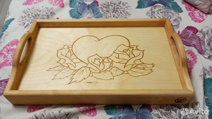 Поднос деревянный на ножках