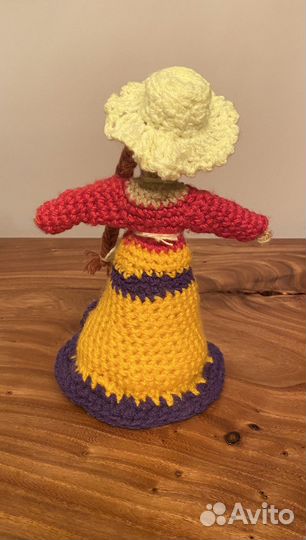 Вязаная кукла ручной работы