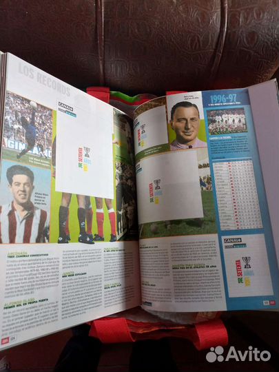 Книга про фудбол на английском языке