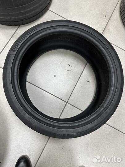Pirelli P Zero 255/35 R20 и 305/30 R20