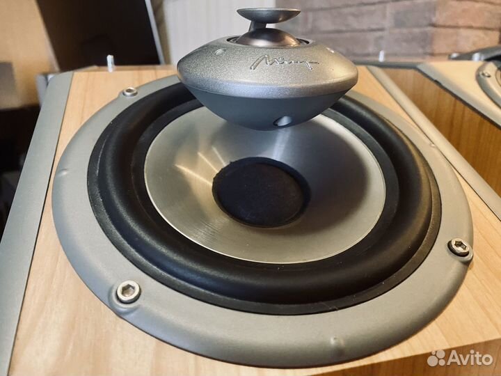 Полочники Mirage Omni 60, Canada