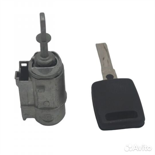 Личинка замка левой двери Audi A6 C5 B4 VAG