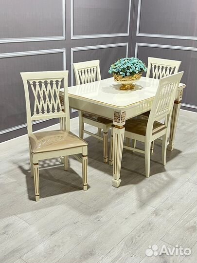 Стол и стулья