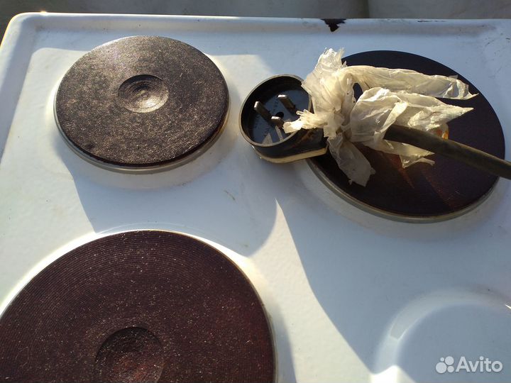 Плита электрическая новая трёх конфорочная