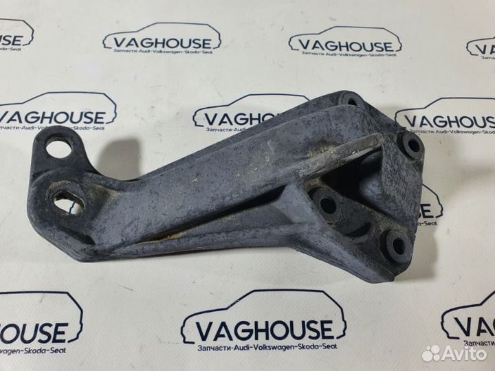 Кронштейн кпп левый Volkswagen Passat B3 315 1990