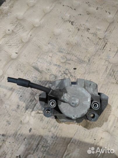 Суппорт передний правый Bmw 5-Series E39