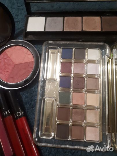 Румяна, тени и стойкие помады