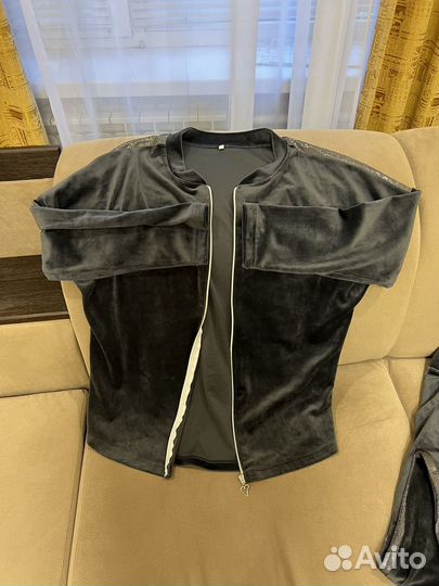 Спортивный женский костюм