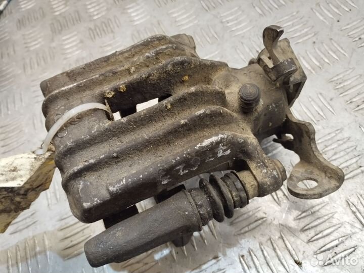 Суппорт задний правый Volkswagen Passat B5