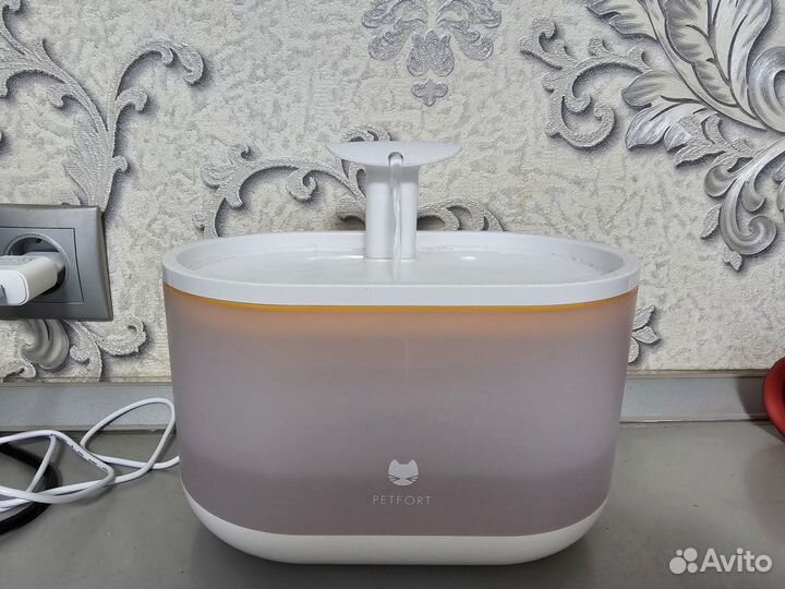 Автоматическая поилка для кошек