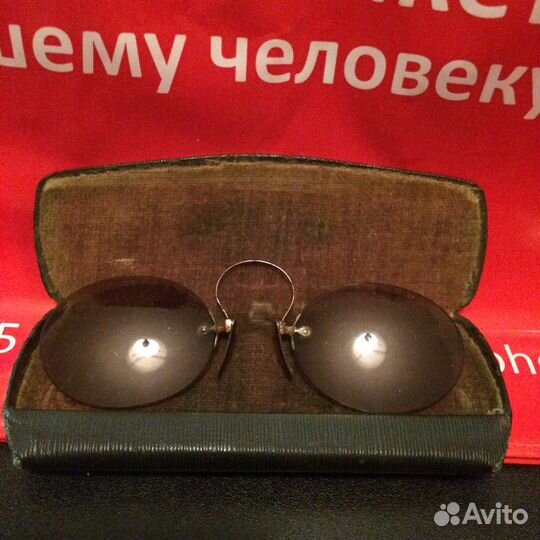 Антикварное пенсне в коробке, позолота