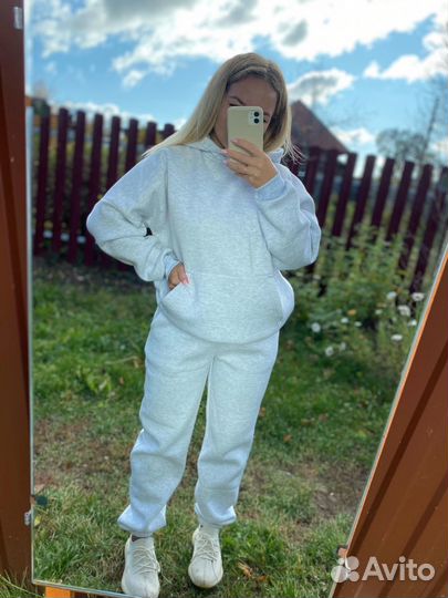 Женский спортивный костюм