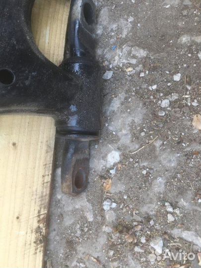 Рычаг подвески передний левый Toyota Estima MCR40