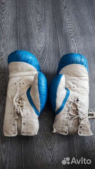 Боксерские перчатки ретро