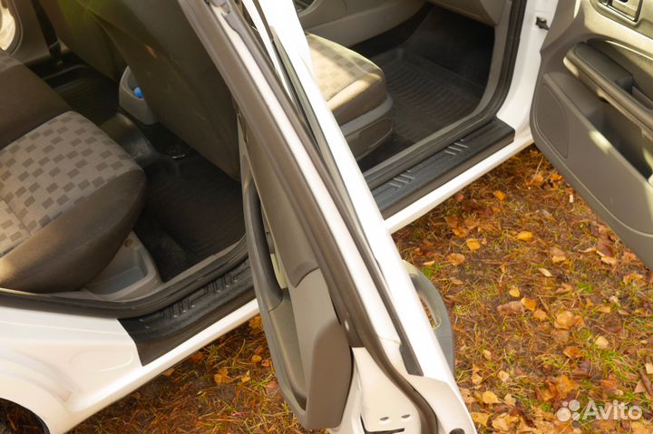 Накладки на пороги Ford Focus 2 (04-11) RA