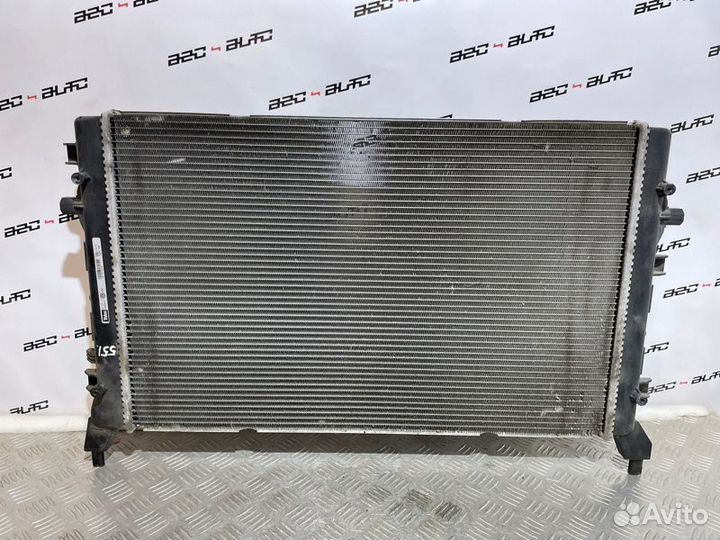 Радиатор охлаждения двигателя Volkswagen Golf 6