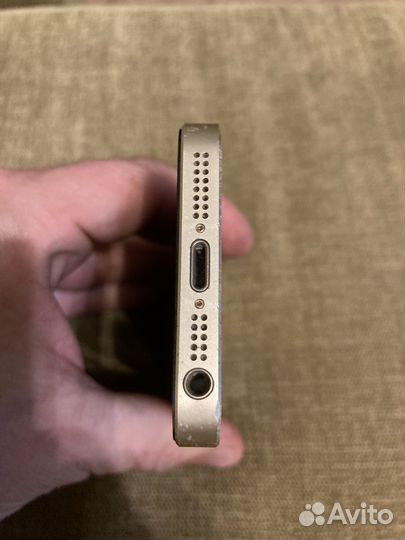 iPhone SE, 64 ГБ