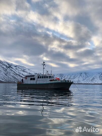 Морские прогулки. Аренда катера Камчатка. Курилы