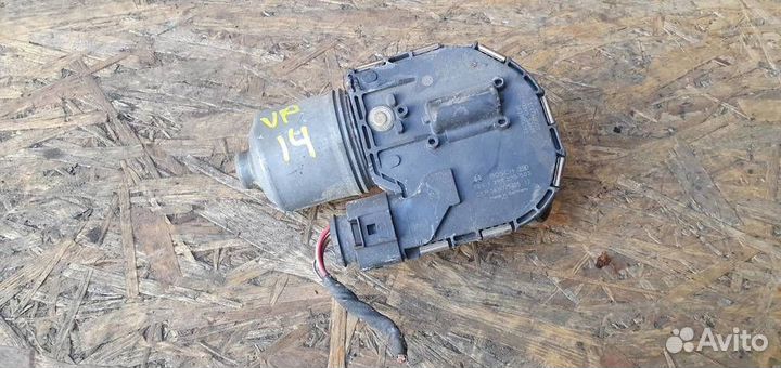 Моторчик стеклоочистителя передний Volkswagen Gol