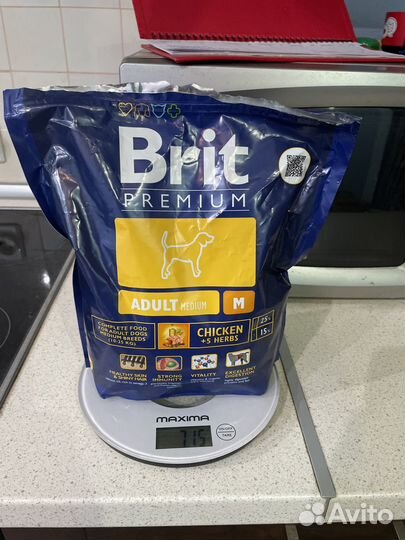 Корм для собак, подгузники, бутылочка с соской