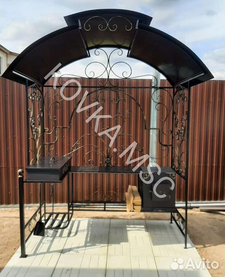 Мангал с крышей