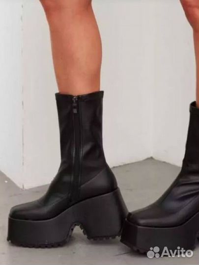 Ботинки женскиена высокой массивной платформе