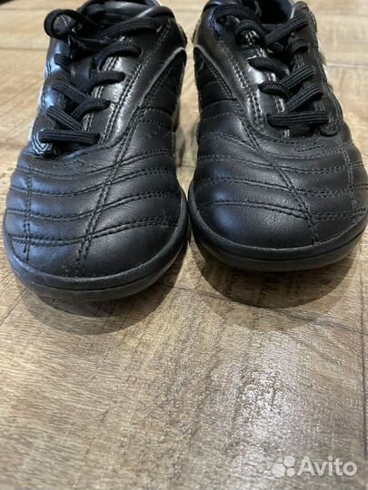Футбольные бутсы adidas