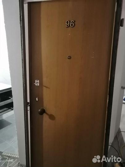 Дверь входная металлическая правая бу